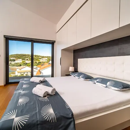 Apartment Veronica With Pool And Boat Mooring First Line At Sea Palit