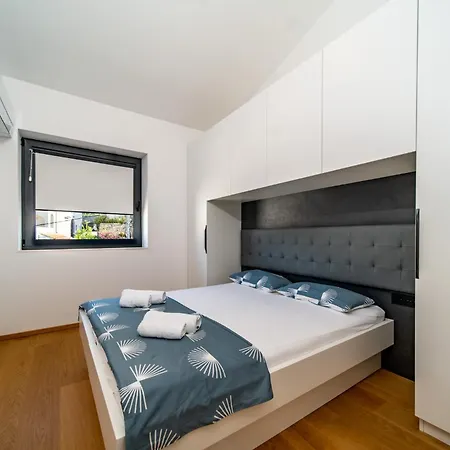 Apartment Veronica With Pool And Boat Mooring First Line At Sea *