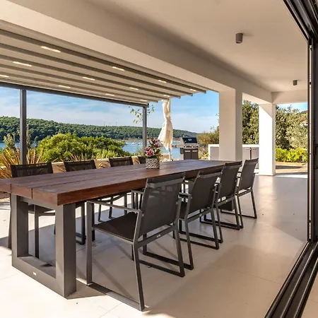 Apartment Veronica With Pool And Boat Mooring First Line At Sea Palit