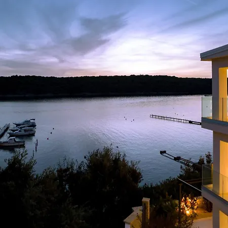 Apartment Veronica With Pool And Boat Mooring First Line At Sea *