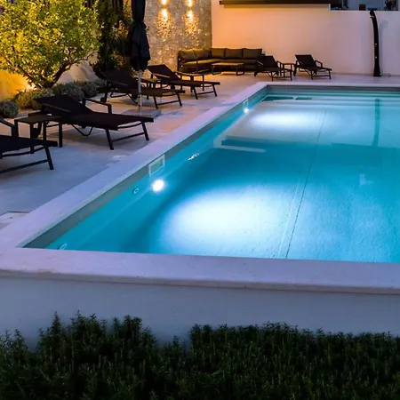 Apartment Veronica With Pool And Boat Mooring First Line At Sea *