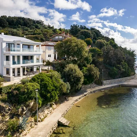 Apartment Veronica With Pool And Boat Mooring First Line At Sea Palit