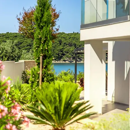 Apartment Veronica With Pool And Boat Mooring First Line At Sea *