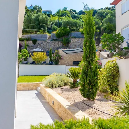 Apartment Veronica With Pool And Boat Mooring First Line At Sea *